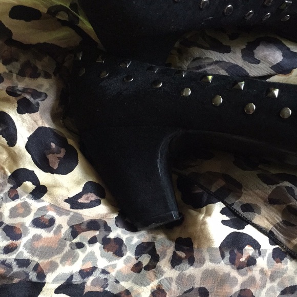 Women’s low heeled shoe - Picture 3 of 3